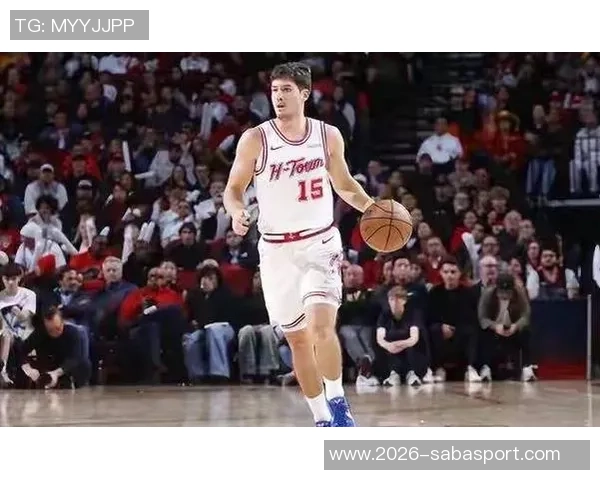 克尼佩尔上半场表现抢眼5投3中贡献6分4篮板3助攻助力球队